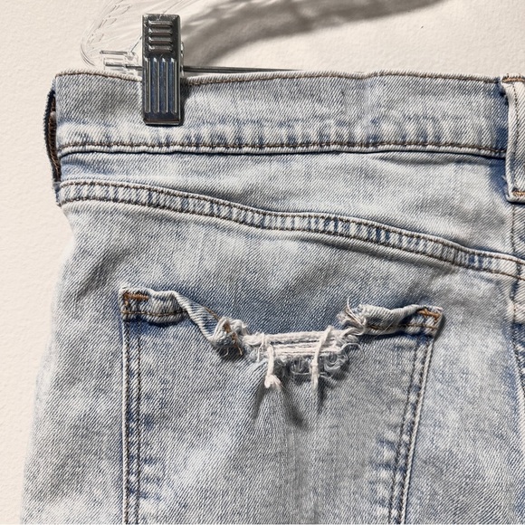 Old Navy Boyfriend Denim Shorts Distressed Cutoffs Light Wash Women’s Size 10 - Picture 7 of 12